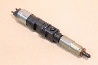 Injector  John Deere  RE529414